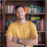 Maestro de educación primaria con mención en Pedagogía Terapéutica.